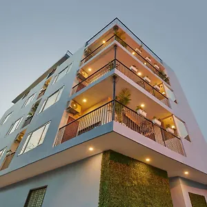 Minimalist Poshtel & Hotel
